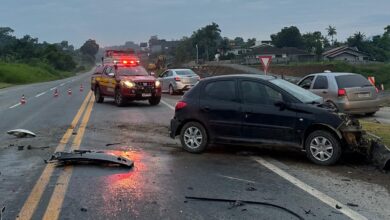 Motociclista grvida de 9 meses morre aps coliso com carro e caminho-ba em SC; beb no sobreviveu