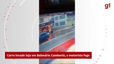 VÍDEO: Carro invade loja de massas e vinhos em Balneário Camboriú, motorista dá ré e foge