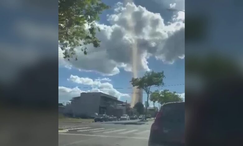 VÍDEO: Redemoinho 'demônio da poeira' atinge mercado em SC