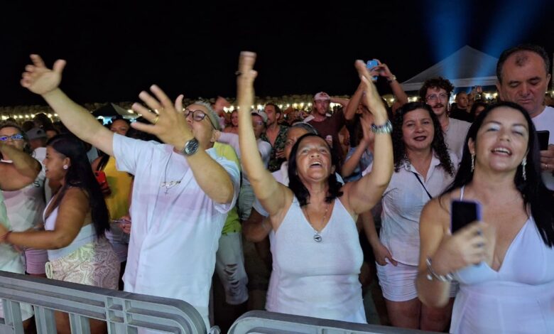 Ano Novo 2025: veja FOTOS e VÍDEOS das festas de réveillon pelo Brasil