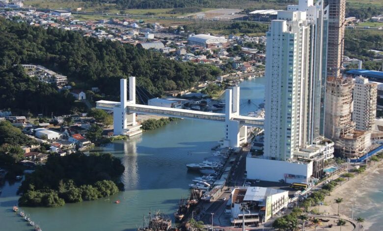 Balneário Camboriú é multada em R$ 433 mil por falta de documentação em atração turística