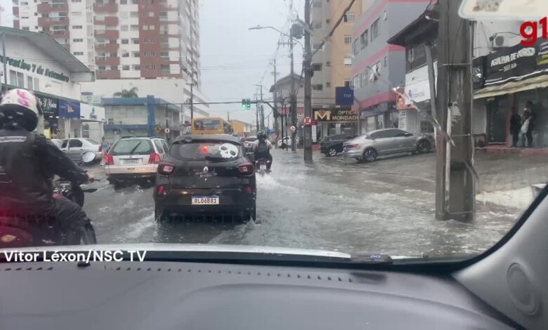 Cidade de SC tem alagamentos após registrar, em uma hora, chuva esperada para todo o mês de janeiro