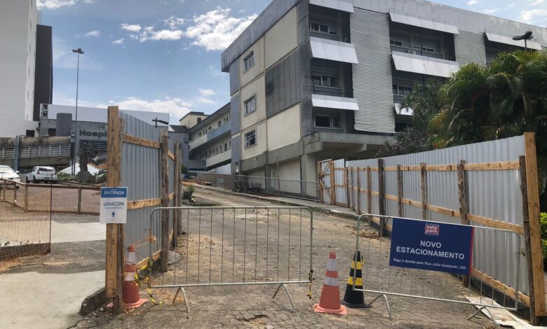 Estacionamento em frente ao Hospital São José segue em obras