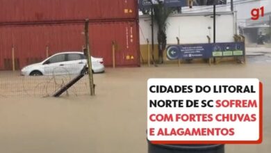 Forte chuva causa alagamentos, provoca interdições de vias e deixa veículos submersos em SC; VÍDEO