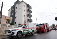 Mulher morre e quatro precisam de atendimento médico após apartamento pegar fogo em SC