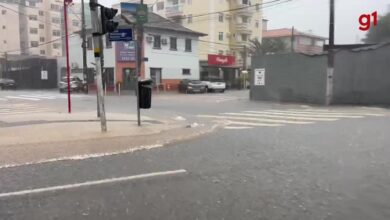 Pousos e decolagens são cancelados no Aeroporto Internacional de Florianópolis por causa da chuva