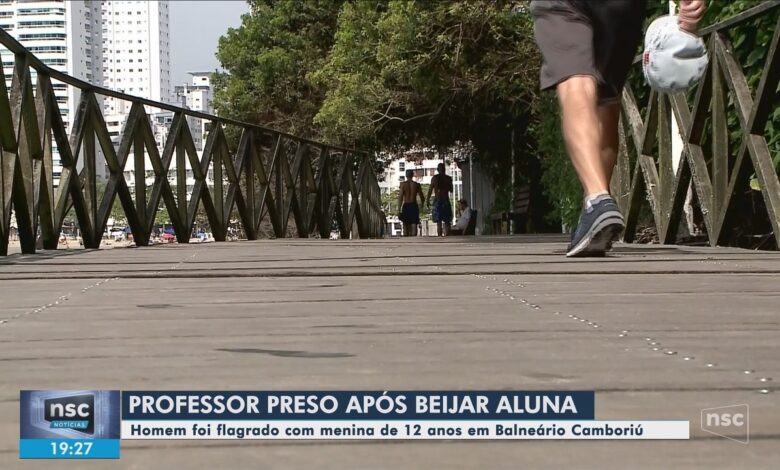 Professor flagrado beijando aluna de 12 anos em Balneário Camboriú é preso após 2 meses foragido