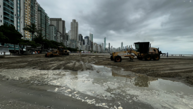 Relatório semanal de balneabilidade das praias de SC é adiado após chuva causar estragos e morte