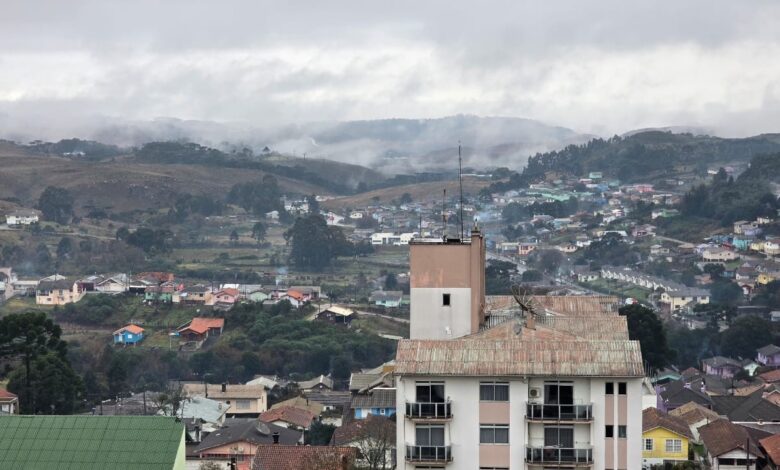 SC tem condição para temporais nesta terça, com risco de alagamentos e quedas de árvores; veja onde