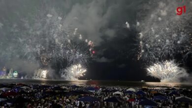 Show de fogos em Balneário Camboriú ilumina mar da Praia Central na chegada de 2025 | Santa Catarina