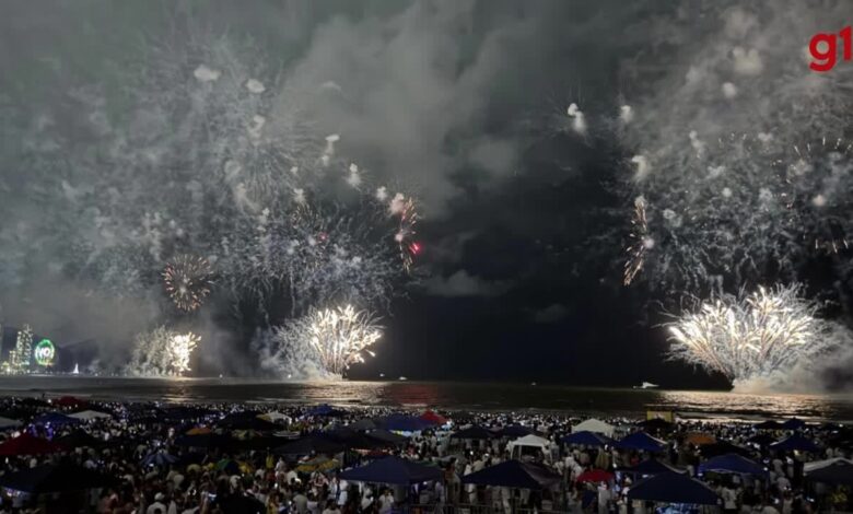 Show de fogos em Balneário Camboriú ilumina mar da Praia Central na chegada de 2025 | Santa Catarina