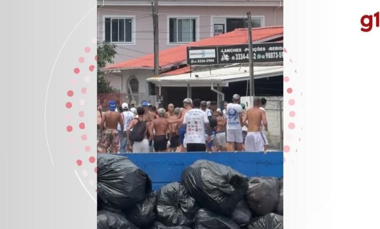 Torcedores brigam fora do estádio antes de jogo entre Avaí e Figueirense em Florianópolis