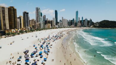 ‘Dubai Brasileira’, arranha-céus mais altos do país e praia alargada: conheça Balneário Camboriú, que inspirou o hit ‘Descer pra BC’ | Santa Catarina